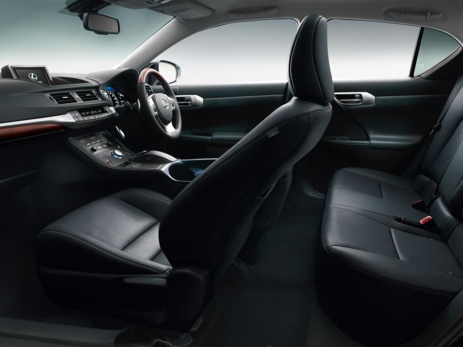  Lexus CT200h 2010 года  (JP) (фото 9 из 12)